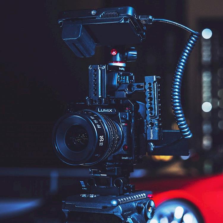 LUMIX AMBASSADORS ALICIA ROBBINS, CARISSA DORSON, AND EMILY SKYE TAKE PRODUCTIONS TO A WHOLE NEW LEVEL